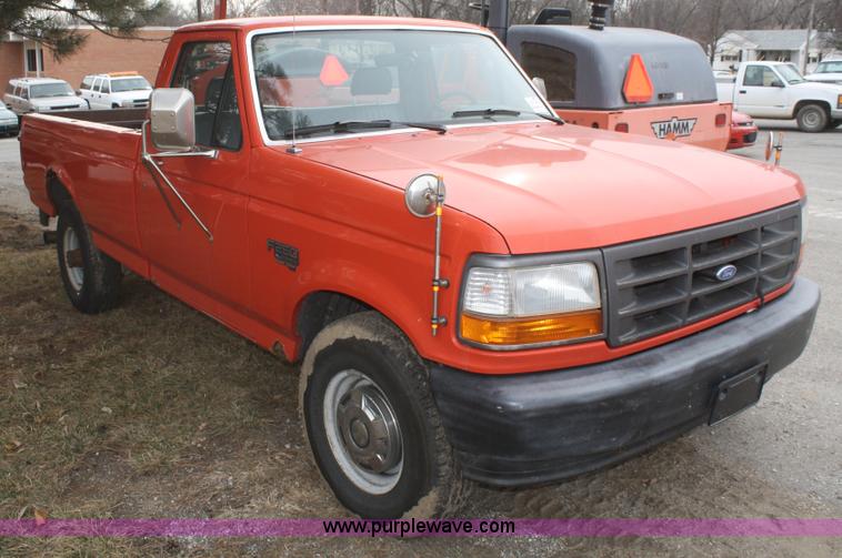 image for item A3997 1995 Ford F250 XL pickup truck