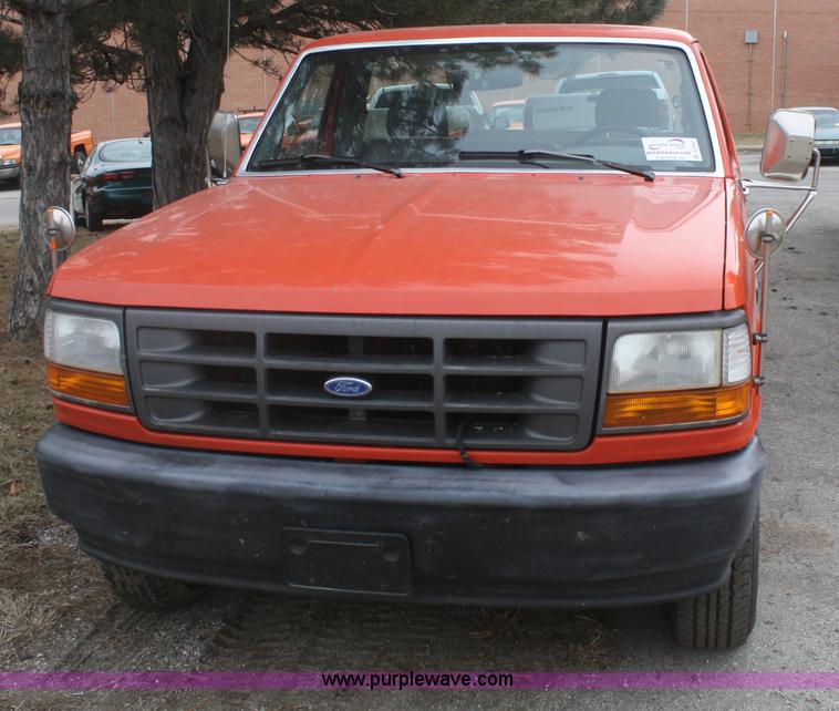 image for item A3997 1995 Ford F250 XL pickup truck