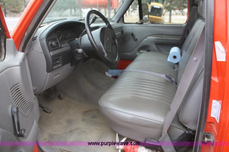 image for item A3997 1995 Ford F250 XL pickup truck