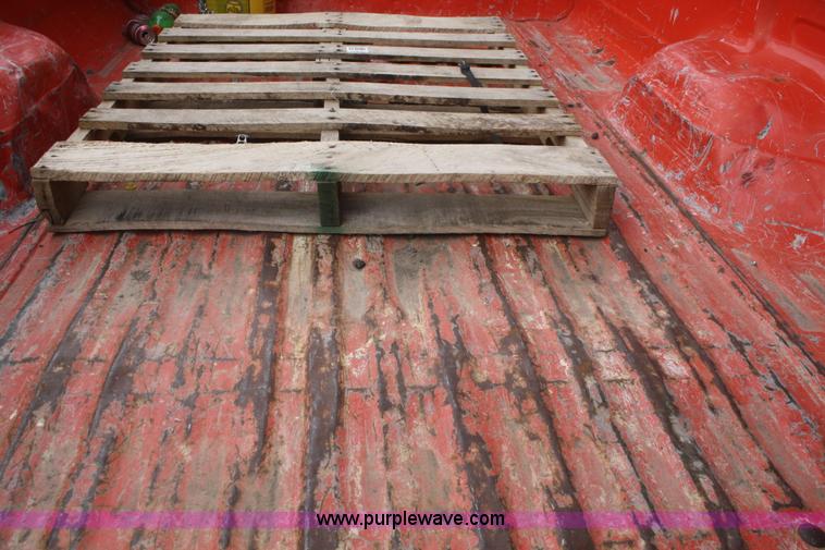 image for item A3997 1995 Ford F250 XL pickup truck