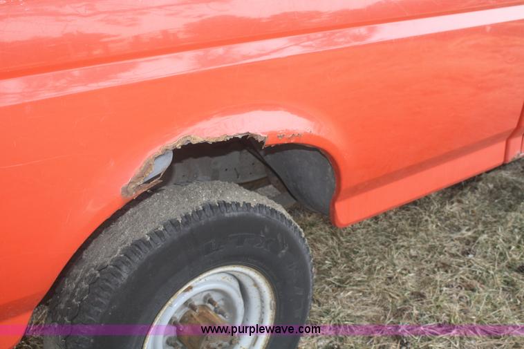 image for item A3997 1995 Ford F250 XL pickup truck
