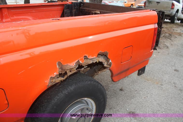 image for item A3997 1995 Ford F250 XL pickup truck