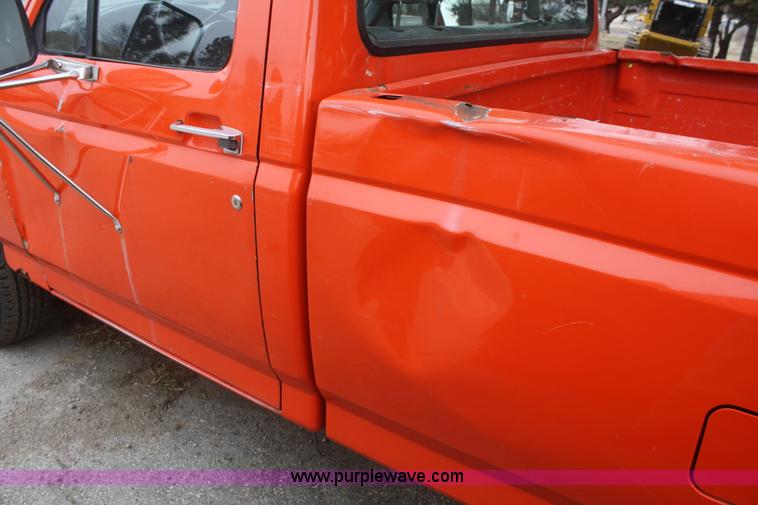 image for item A3997 1995 Ford F250 XL pickup truck