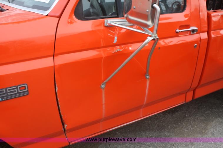 image for item A3997 1995 Ford F250 XL pickup truck