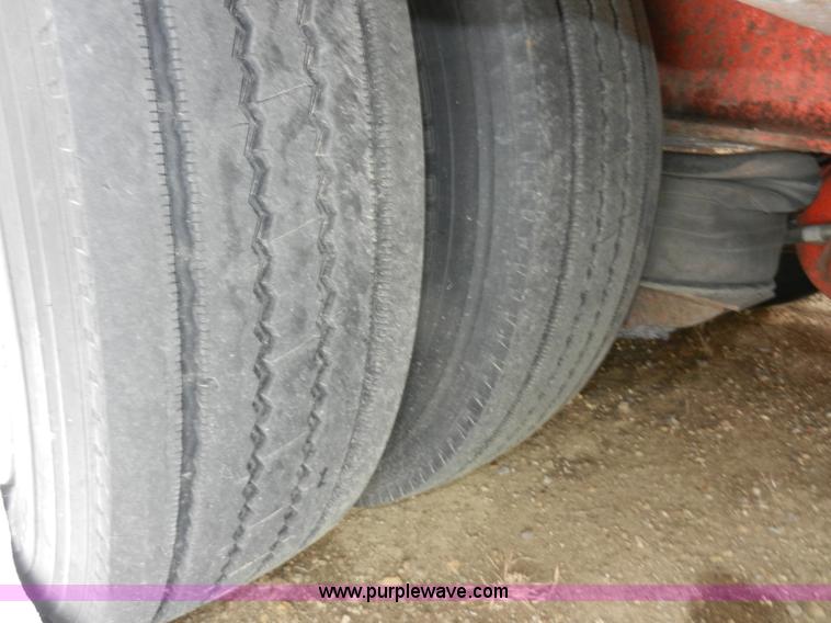 image for item A4000 1996 Trail King TK100HDG-483 triple axle trailer