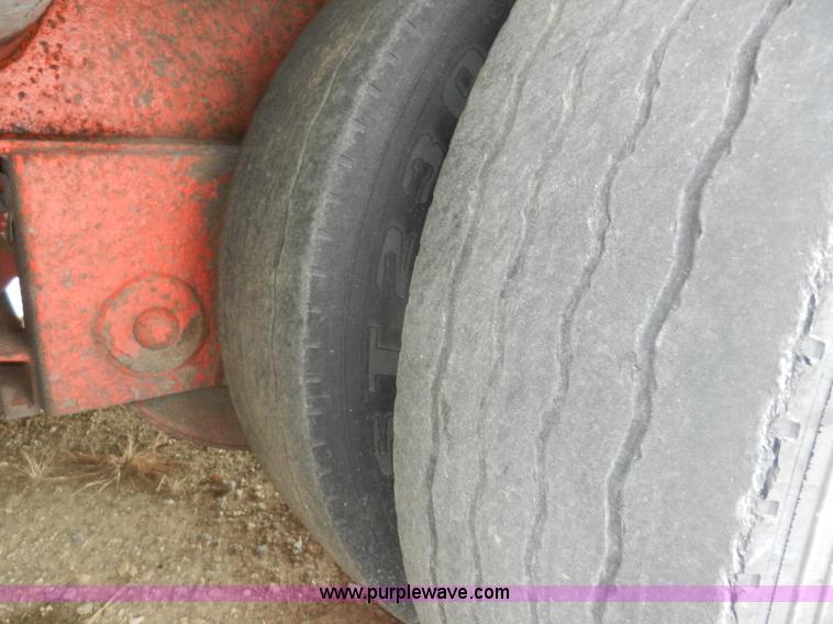 image for item A4000 1996 Trail King TK100HDG-483 triple axle trailer