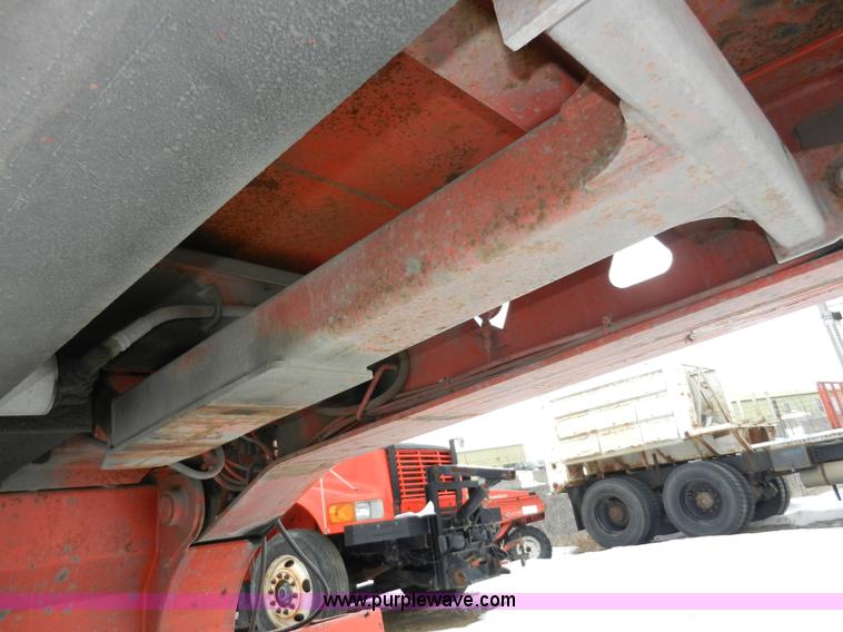 image for item A4000 1996 Trail King TK100HDG-483 triple axle trailer