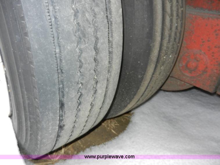 image for item A4000 1996 Trail King TK100HDG-483 triple axle trailer