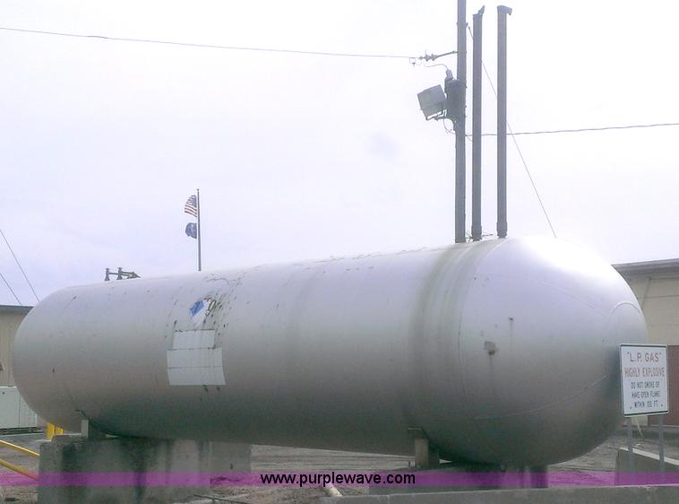 image for item AH9498 8,000 gallon propane tank