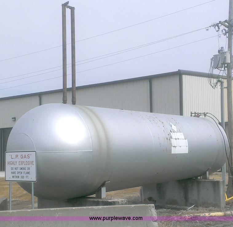 image for item AH9498 8,000 gallon propane tank