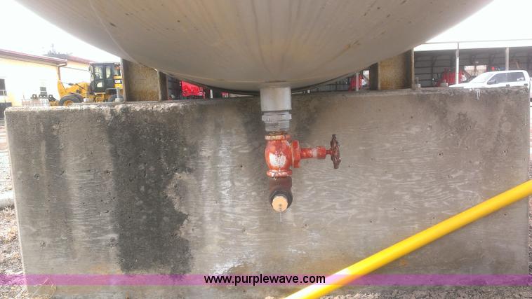 image for item AH9498 8,000 gallon propane tank