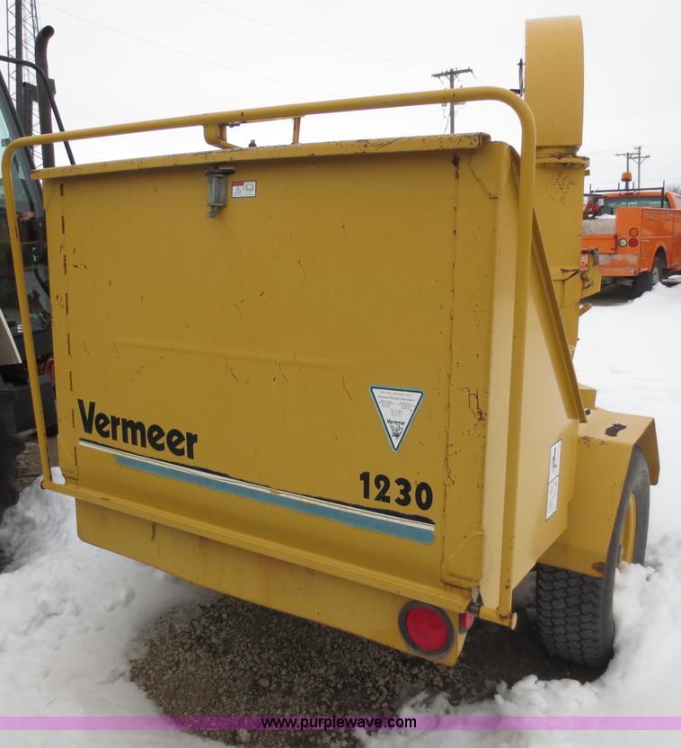 image for item D5790 1997 Vermeer BC1230 wood chipper