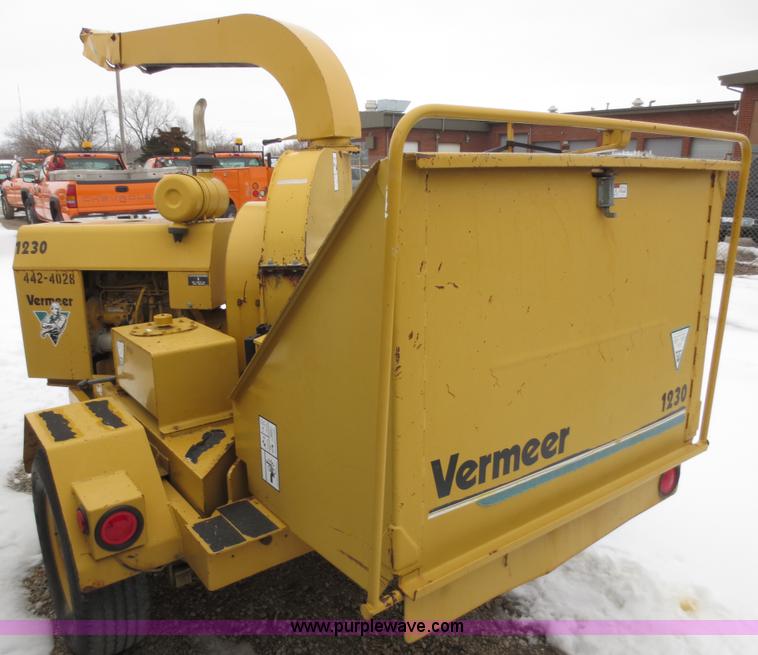 image for item D5790 1997 Vermeer BC1230 wood chipper