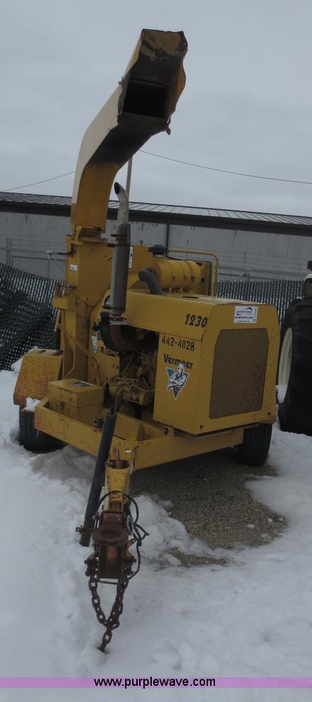 image for item D5790 1997 Vermeer BC1230 wood chipper