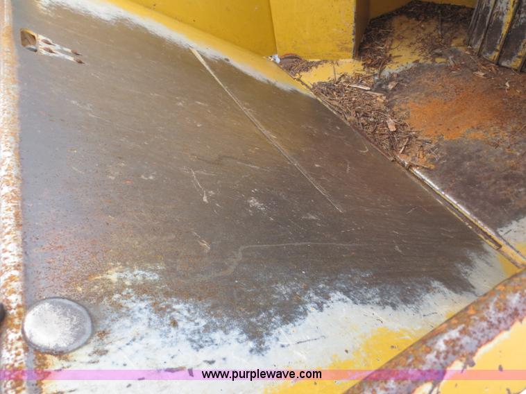 image for item D5790 1997 Vermeer BC1230 wood chipper