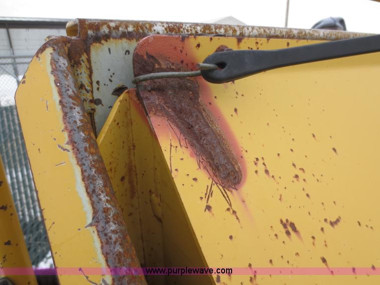 image for item D5790 1997 Vermeer BC1230 wood chipper