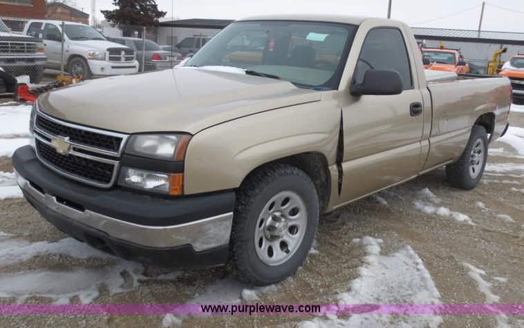 image for item D5793 2006 Chevrolet Silverado 1500 pickup truck