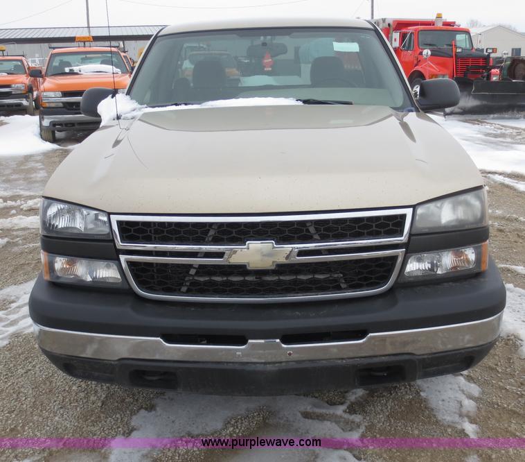 image for item D5793 2006 Chevrolet Silverado 1500 pickup truck