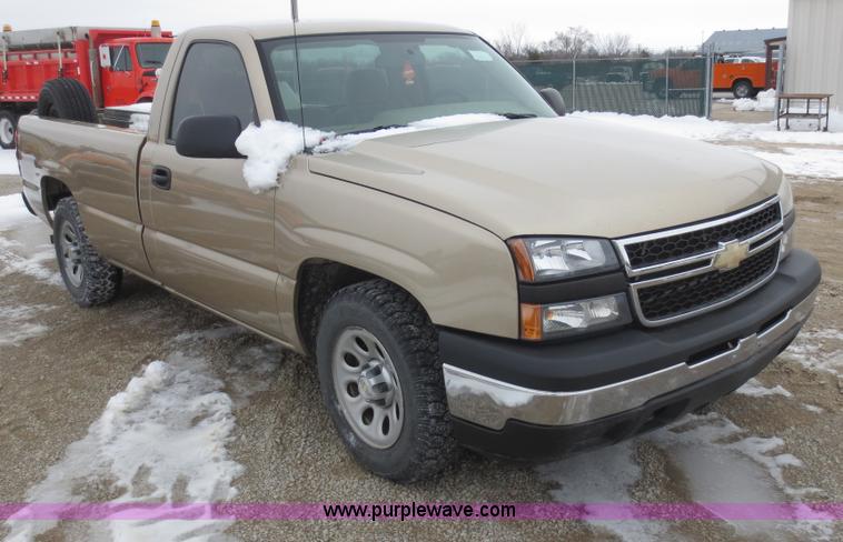 image for item D5793 2006 Chevrolet Silverado 1500 pickup truck