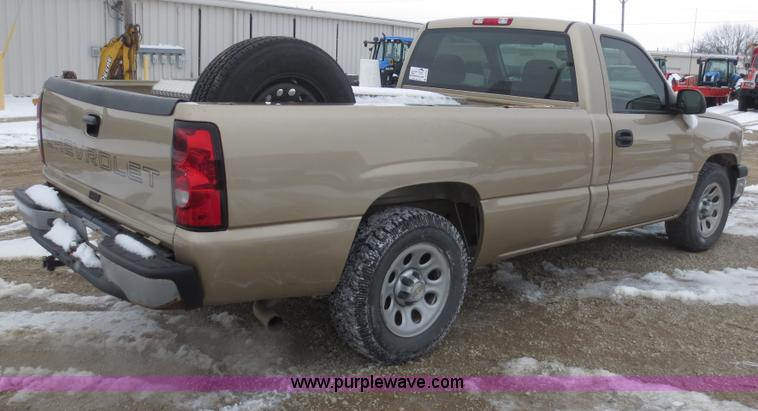image for item D5793 2006 Chevrolet Silverado 1500 pickup truck