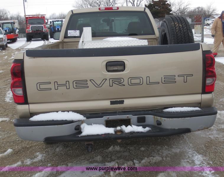 image for item D5793 2006 Chevrolet Silverado 1500 pickup truck