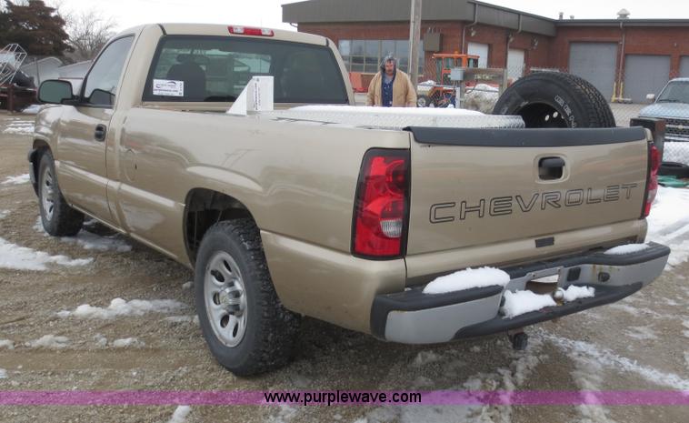 image for item D5793 2006 Chevrolet Silverado 1500 pickup truck