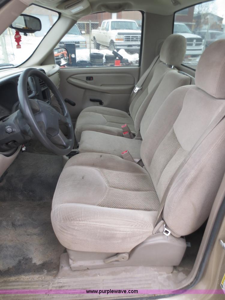 image for item D5793 2006 Chevrolet Silverado 1500 pickup truck