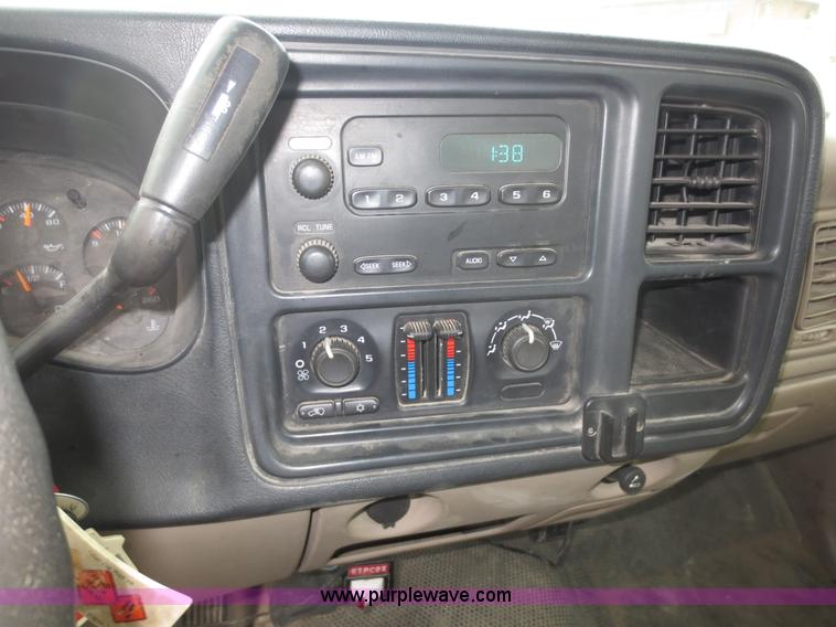 image for item D5793 2006 Chevrolet Silverado 1500 pickup truck