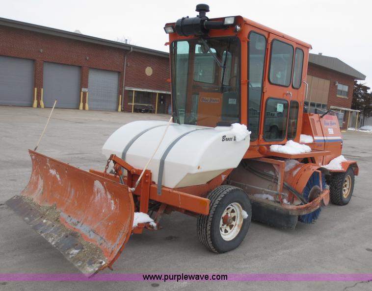 image for item D5794 2001 Broce CR-350 self propelled broom