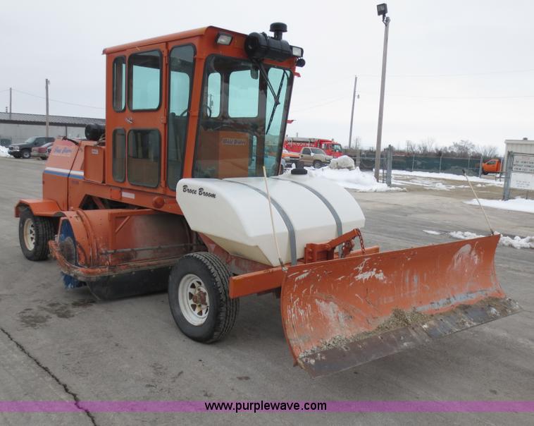 image for item D5794 2001 Broce CR-350 self propelled broom