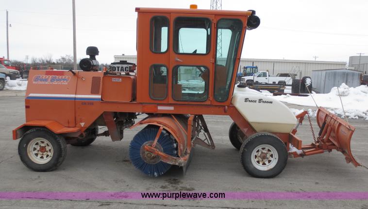 image for item D5794 2001 Broce CR-350 self propelled broom