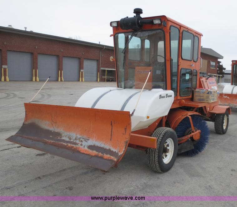 image for item D5795 2001 Broce CR-350  self propelled broom