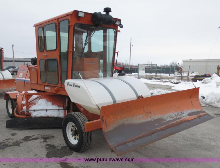 image for item D5795 2001 Broce CR-350  self propelled broom