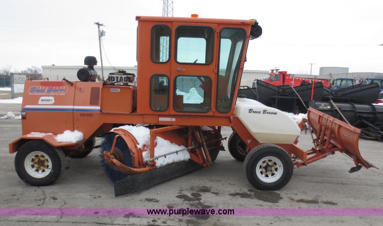 image for item D5795 2001 Broce CR-350  self propelled broom