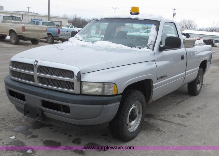 image for item D5796 2001 Dodge Ram 1500 pickup truck
