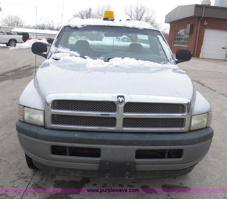image for item D5796 2001 Dodge Ram 1500 pickup truck