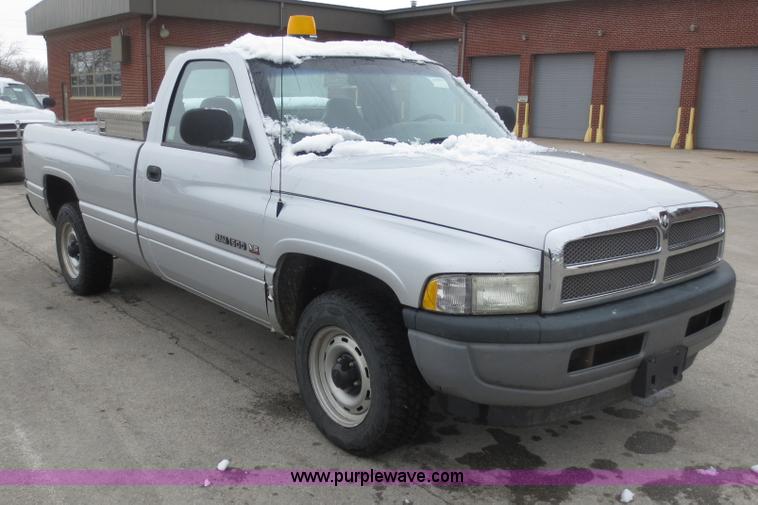 image for item D5796 2001 Dodge Ram 1500 pickup truck