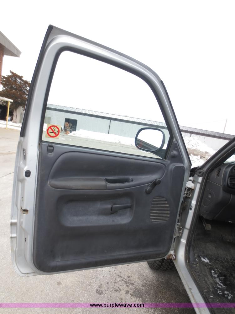 image for item D5796 2001 Dodge Ram 1500 pickup truck