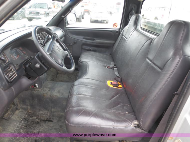 image for item D5796 2001 Dodge Ram 1500 pickup truck