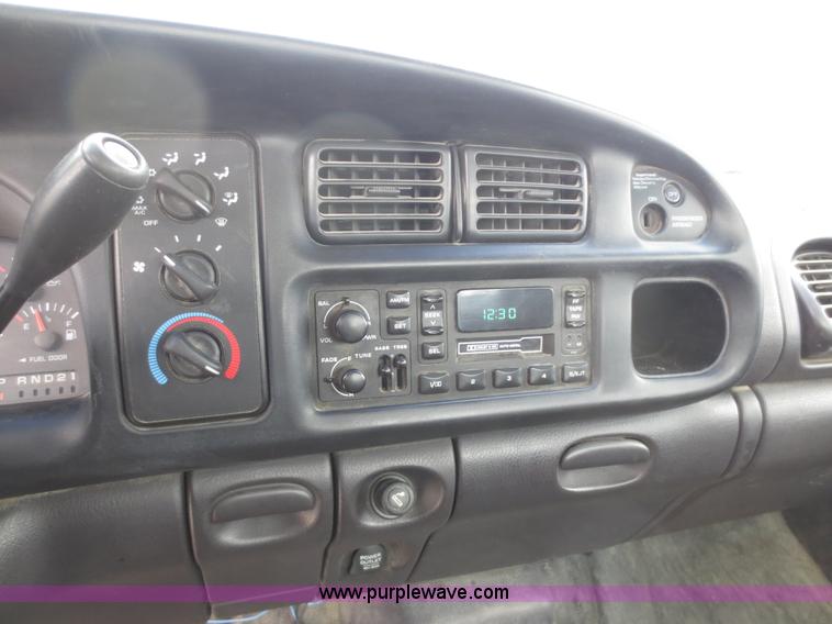 image for item D5796 2001 Dodge Ram 1500 pickup truck