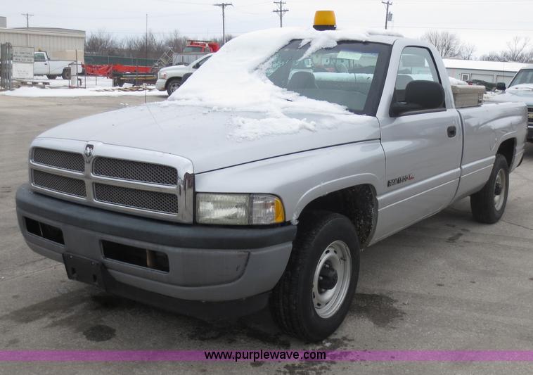 image for item D5797 2001 Dodge Ram 1500 pickup truck