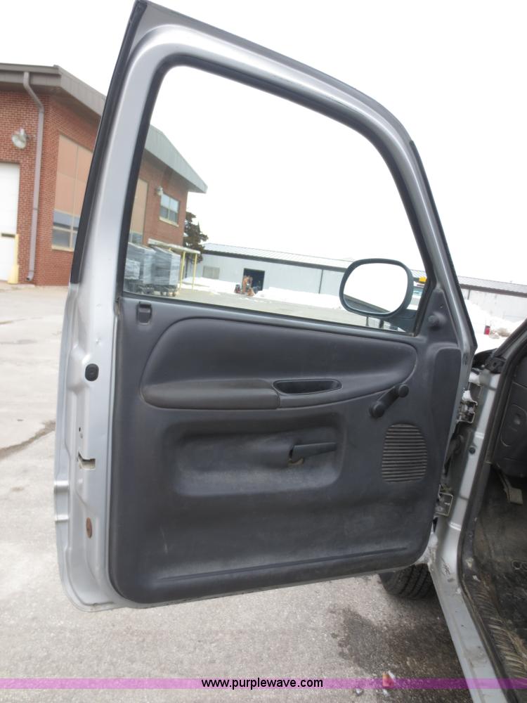 image for item D5797 2001 Dodge Ram 1500 pickup truck