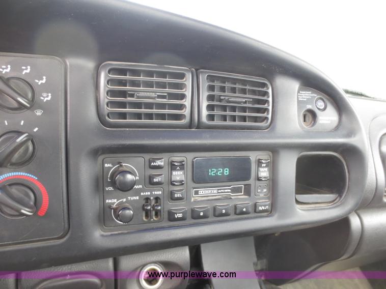 image for item D5797 2001 Dodge Ram 1500 pickup truck