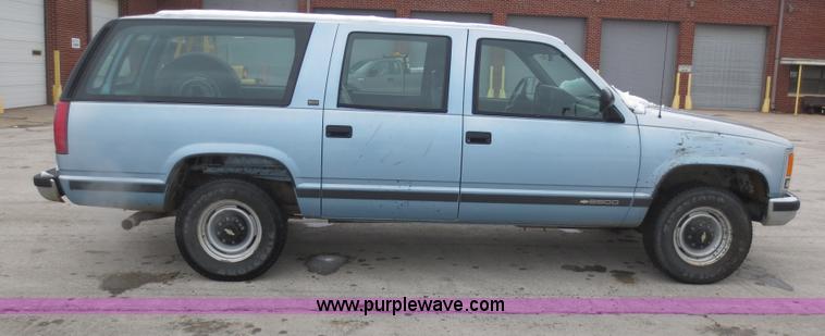 image for item D5798 1993 Chevrolet Suburban C2500 SUV