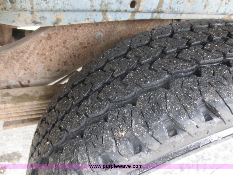 image for item D5798 1993 Chevrolet Suburban C2500 SUV