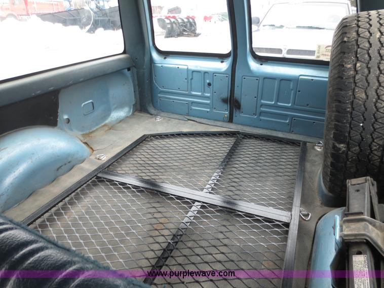 image for item D5798 1993 Chevrolet Suburban C2500 SUV