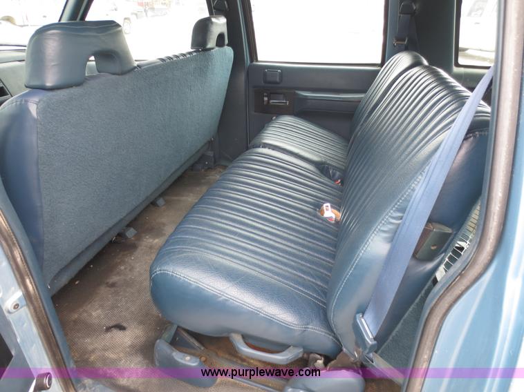 image for item D5798 1993 Chevrolet Suburban C2500 SUV