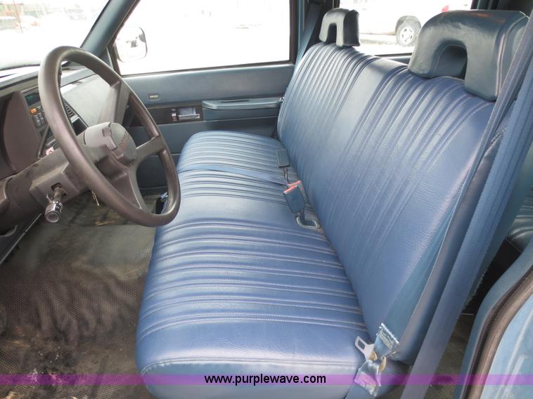 image for item D5798 1993 Chevrolet Suburban C2500 SUV