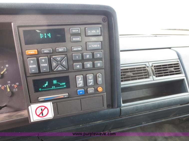 image for item D5798 1993 Chevrolet Suburban C2500 SUV