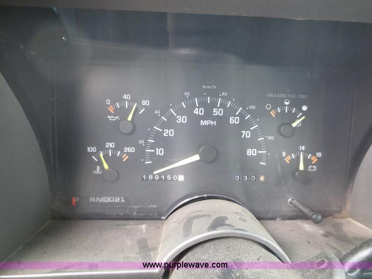 image for item D5798 1993 Chevrolet Suburban C2500 SUV